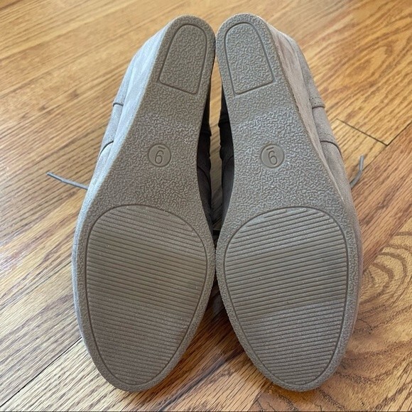 Universal Thread | NWOB Taupe Faux Suede Wedge Booties | Size 9 - Picture 8 of 9